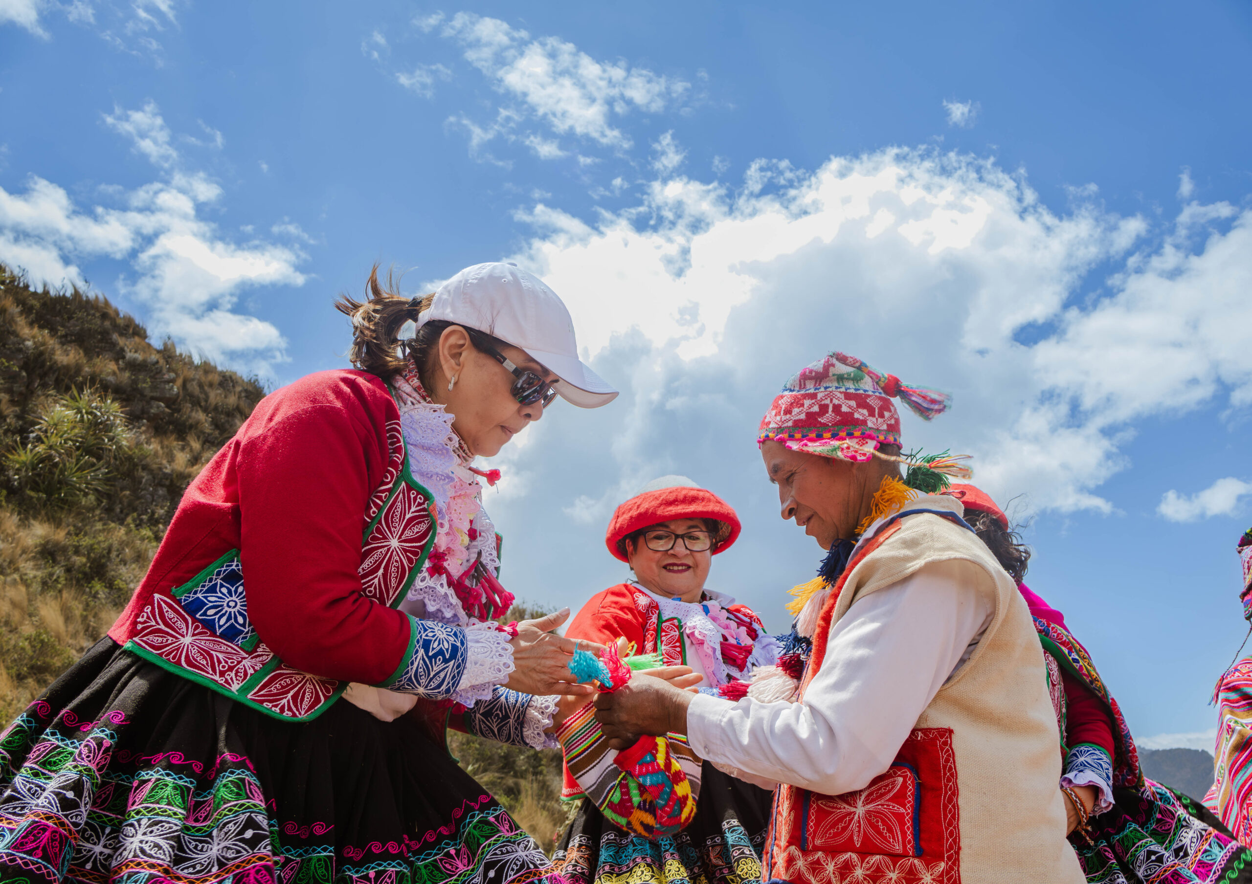 Ceremonia ancestral, pago a la Pachamama en Ccaccaccollo