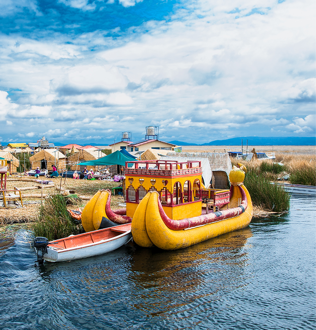 Islas flotantes de los Uros en el Lago Titicaca, Puno